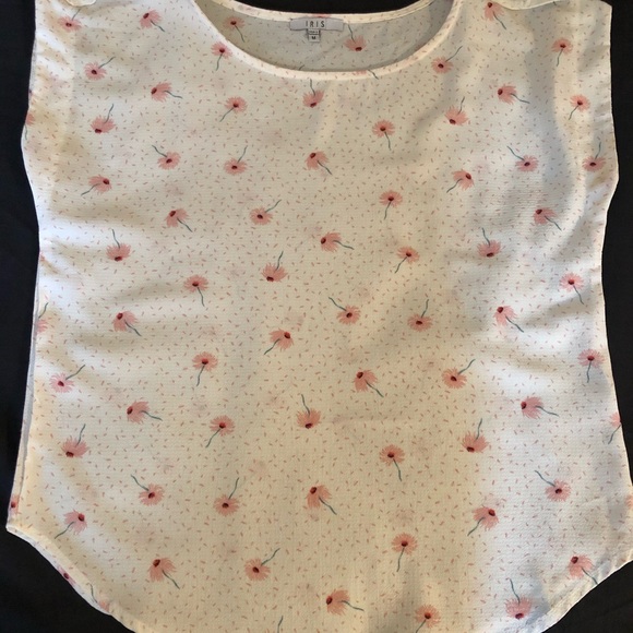 Dainty flowered Iris Top XO - Picture 4 of 7